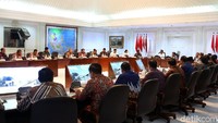 Jokowi mengatakan, penyelesaian permasalahan pertanahan harus segera dilakukan. Pasalnya, dirinya mengaku selalu mendengar persoalan tersebut setiap kali kunjungan kerja ke daerah.
