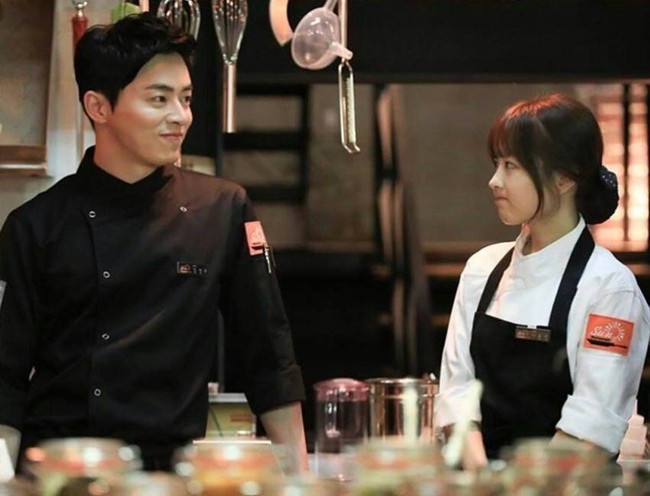 Sama-sama suka makan? Jangan hanya bisa pesan dari restoran. Cobalah sesekali memasak bersama. Kalau sama-sama tidak bisa masak, Anda dapat belajar bersama baik dilakukan sendiri atau dengan kursus. Bukan rahasia lagi jika perut jadi sasaran paling tepat dan cepat untuk mengambil hati seseorang. Foto: ist