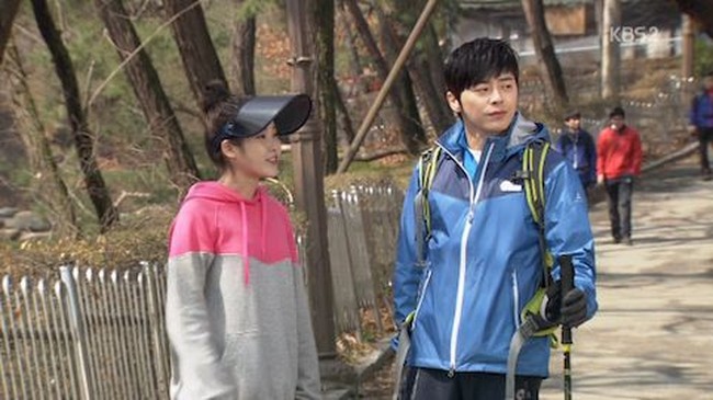 Mendaki mungkin terdengar melelahkan untuk dijadikan sebuah kencan akhir pekan. Tapi dengan cara ini, Anda juga bisa saling mengenal sekaligus menyegarkan tubuh dan mata. Jangan lupa untuk membawa makanan kesukaan untuk dinikmati bersama agar nge-date weekend lebih romantis. Foto: ist