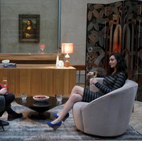 Sebelum menginap, Daniela dan Adam mendapatkan pelayanan mewah serta disuguhi makanan dengan kualitas seperti hotel bintang lima. Dimulai dari menikmati segelas champagne di depan lukisan Mona Lisa, kemudian makan malam di hadapan patung Venus de Milo. Foto: Reuters