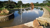 Danau atau embung cantik yang ada di Kebun Raya Indrokillo Boyolali. Indah ya (Ragil/detikcom) 