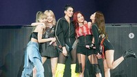 Penampilan mereka pun menjadi sorotan seluruh netizen. Dok. Instagram/blackpinkofficial
