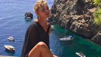 Liburannya di Balearic Islands, kepulauan yang berada di Spanyol (anja_rubik/Instagram)