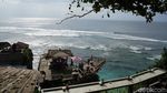 10 Pantai yang Jadi Surga Pecinta Surfing Ini Ada di Indonesia Lho
