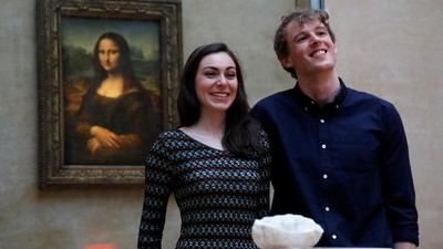 Bukan Crazy Rich, Pasangan Ini Bisa Kencan Mewah Semalam di Museum Louvre