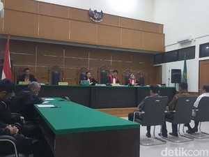 Korupsi Genset RSUD, Eks Kadinkes Banten Divonis 1 Tahun 4 Bulan Bui