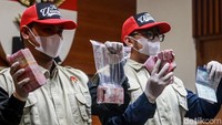 Sejumlah barang bukti berupa uang tunai dan buku tabungan turut diamankan KPK saat melakukan OTT Hakim PN Balikpapan.