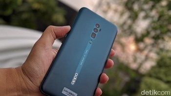 Penampilan Oppo Reno 5G tidak ubahnya dengan Oppo Reno 10x Zoom.  Foto: Adi Fida Rahman/detikINET
