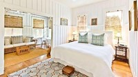 Variety melaporkan pada bulan Februari 2017, Bullock menyewakan rumah tersebut dengan harga lebih dari US$ 1.400 per malam, dengan minimum menginap empat malam. Istimewa/Dok. CNBC Make It/Lindsey Mixon of Tybee Vacation Rentals.