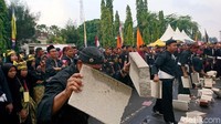 Sebelum diselenggarakan kirab beberapa acara sudah diselenggarakan seperti festival pencak silat Patingtung, seminar golok, dan konser amal. Acara puncak akan diselenggarakan malam nanti di panggung utama Festival Golok Day.