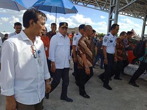 Persiapan Mudik, Menhub Tinjau Terminal Tirtonadi Lewat Sky Bridge