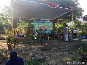 Tradisi Ngeruwah Bareng, Ratusan Warga di Banyuwangi Doa Bersama di Makam