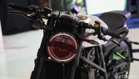 Fiturnya sudah ada ABS dan traction control serta suspensi WP yang bisa disesuaikan. Foto: Pradita Utama/detikOto