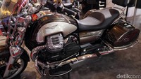 Kenyamanan touring ditawarkan motor Italia ini. Foto: Pradita Utama