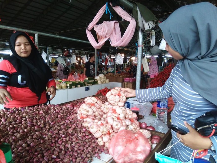 Jelang Puasa Harga  Bawang Putih di  Jambi  Tembus Rp 100 000 Kg