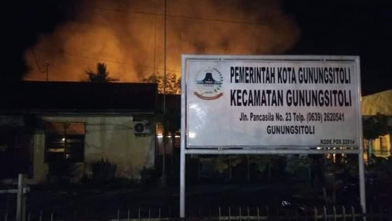 Gudang Penyimpanan Kotak Suara di Gunungsitoli Ludes Terbakar Gudang Penyimpanan Kotak Suara di Gunungsitoli Ludes Terbakar