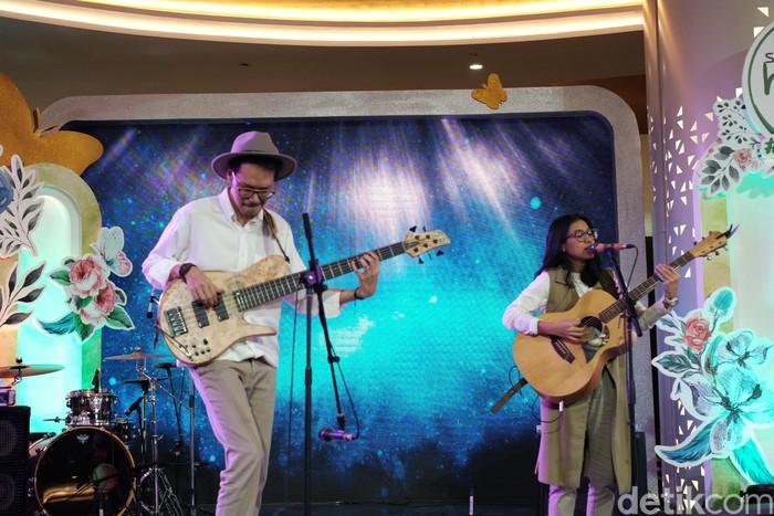 Endah N Resa menutup audisi hari pertama Sunsilk Hijab Hunt 2019 di Jakarta. Foto: Silmia Putri/Detikcom Endah N Resa menutup audisi hari pertama Sunsilk Hijab Hunt 2019 di Jakarta. Foto: Silmia Putri/Detikcom