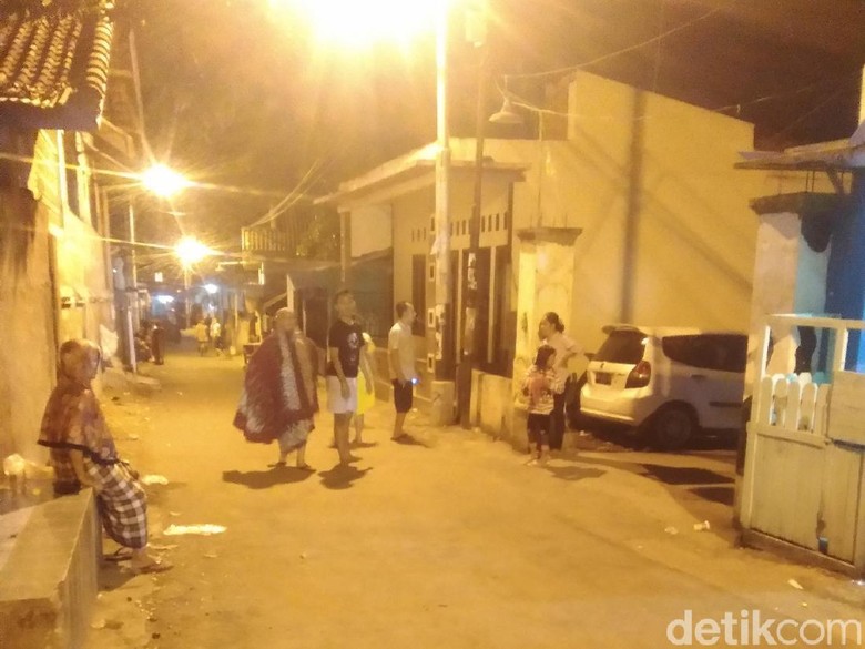 Gempa M 4,3 di Lombok Utara, Warga Mataram Lari Keluar Rumah Gempa M 4,3 di Lombok Utara, Warga Mataram Lari Keluar Rumah