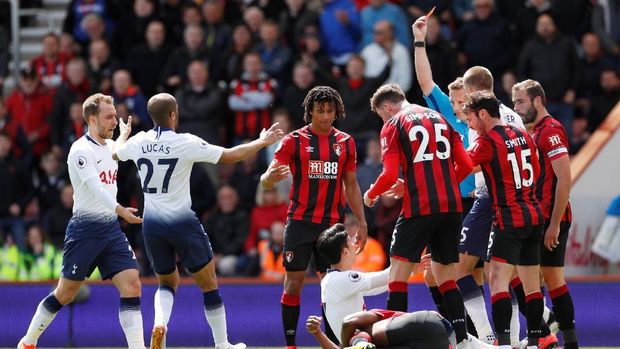 Son Heung-min dikartu merah jelang babak pertama usai.