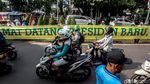 Massa Bentangkan Spanduk Prabowo Presiden di Depan KPU