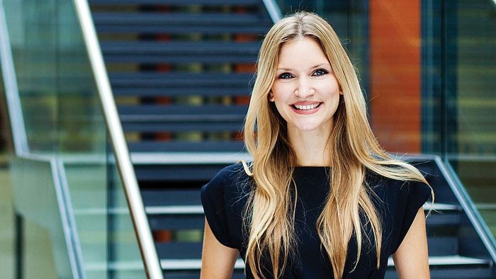 Phillipa Coan, psikolog cantik yang kini jadi istri Jude Law. Foto: Dok. Twitter Phillipa Coan, psikolog cantik yang kini jadi istri Jude Law. Foto: Dok. Twitter