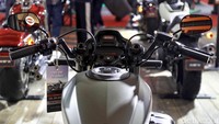 Softail sudah menggunakan mesin M8 Milwaukee dengan kubikasi 1.800 cc dengan 4 busi.  Foto: Pradita Utama