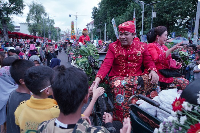 Pakai Baju Semarangan, Wali Kota Hendi Meriahkan Tradisi Dugderan