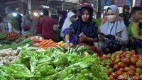 Kenaikan harga bawang ini sudah terjadi sejak beberapa hari terakhir, kenaikan pun secara bertahap mulai dari Rp 40 ribu, Rp 60 ribu dan saat ini mencapai Rp. 80 perkilogramnya.