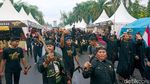 Aksi Menantang Ribuan Pendekar di Kirab Golok Raksasa Cilegon