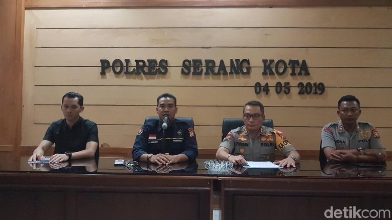 Polisi Buru Penyebar Hoax Ustaz di Serang Tewas Dibunuh PKI Polisi Buru Penyebar Hoax Ustaz di Serang Tewas Dibunuh PKI