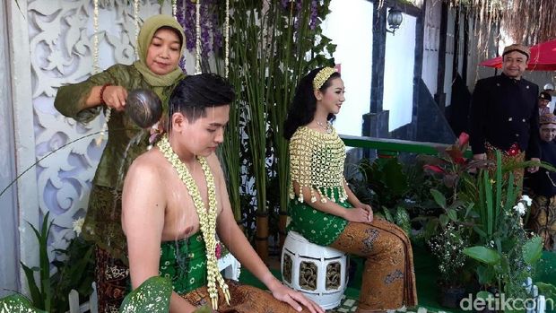 Sambut Ramadan, Boyolali Gelar Tradisi Mandi di Kolam Raja