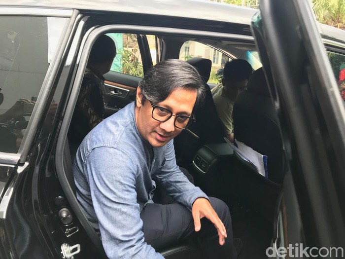 Andre Taulany sambangi gedung MUI. Dia bertemua KH Cholil Nafis. Andre Taulany sambangi gedung MUI. Dia bertemua KH Cholil Nafis.
