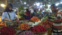 Dadang mengungkapkan salah satu penyebab meroketnya harga bawang selain karena faktor cuaca yang masih kerap turun hujan, juga stok impor barang yang terbatas.