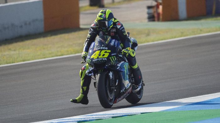 Valentino Rossi mendapat hasil buruk di sesi latihan bebas MotoGP Spanyol hari pertama (Foto: Mirco Lazzari gp/Getty Images)