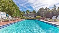 Rumah itu juga memiliki kolam renang dan pintu masuk pribadi ke pantai. Istimewa/Dok. CNBC Make It/Lindsey Mixon of Tybee Vacation Rentals.