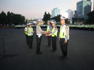 19 Polantas Tolong Balita-Tangkap Penjahat di Jalan Diganjar Award