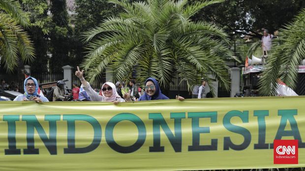 Demo KPU, Pendukung Pamer Baliho 'Prabowo Presiden 2019-2024'