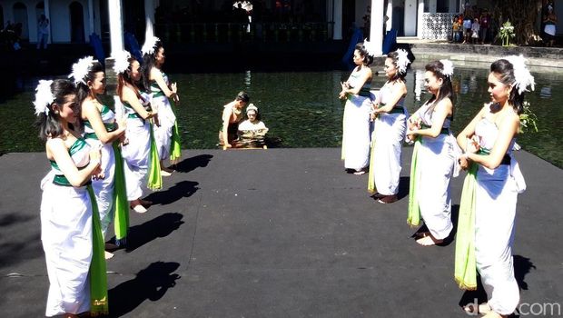 Sambut Ramadan, Boyolali Gelar Tradisi Mandi di Kolam Raja