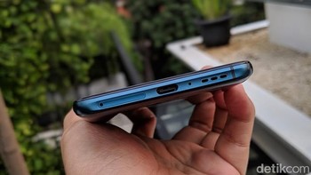 Spesifikasi ponsel ini juga sama dengan Oppo Reno 10x zoom. Foto: Adi Fida Rahman/detikINET