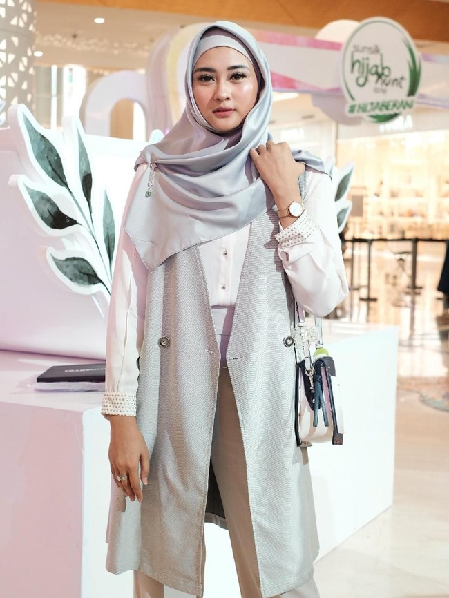 Sesuai dengan tren warna tahun ini, kebanyakan peserta memilih warna busana yang lembut tanpa banyak tabrak motif. Foto: Foto: Silmia/Wolipop