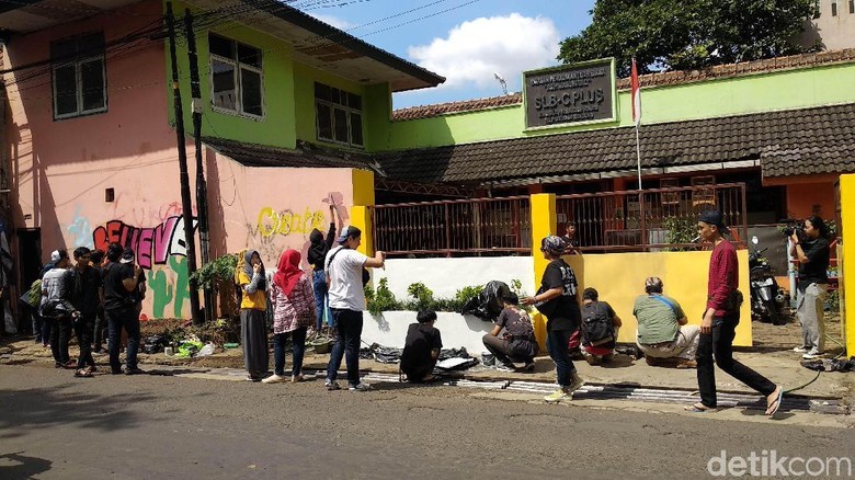 Jadi Sasaran Vandalisme, SLB C Plus Bandung Dibersihkan Puluhan Anak Muda Jadi Sasaran Vandalisme, SLB C Plus Bandung Dibersihkan Puluhan Anak Muda