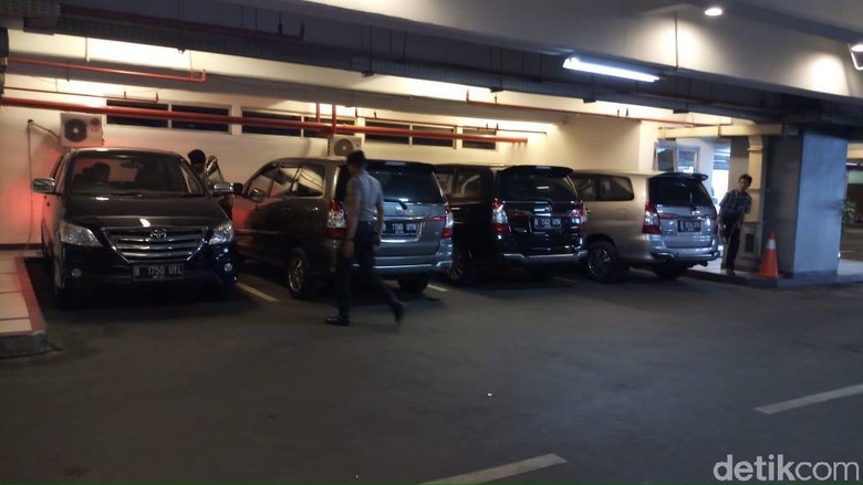 KPK Geledah Ruangan Anggota DPR KPK Geledah Ruangan Anggota DPR