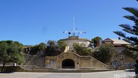 Inilah bangunan publik tertua di Australia Barat, Roundhouse. Adalah gedung unik yang berbentuk bundar di tepi laut (Ahmad Masaul Khoiri/detikcom)