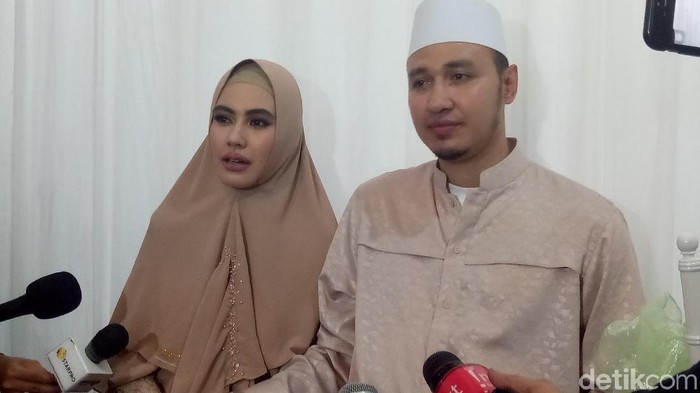 Kartika Putri dan Habib Usman. Foto: (Desi/detikHOT) Kartika Putri dan Habib Usman. Foto: (Desi/detikHOT)
