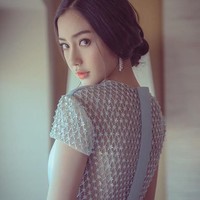 Artis yang memiliki nama asli Angela Yeung Wing ini memulai kariernya sebagai model sejak berusia 13 tahun. Foto: dok. Instagram @angelababyct