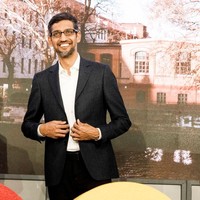 Mereka cukup lama bertunangan sampai akhirnya menikah. Setelah melamar, Sundar pergi ke Amerika Serikat untuk mendapatkan gelar Master di Universitas Stanford. Sementara Anjali tetap di India. Sama-sama hidup sederhana, keduanya bahkan tidak mampu untuk menelepon karena biaya telepon interlokal yang sangat mahal pada zaman itu.  Foto: dok. Getty Images