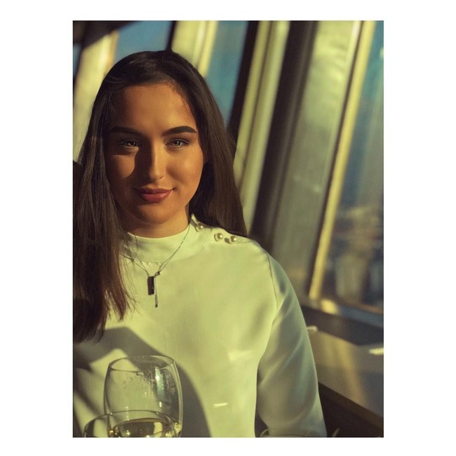 Mahasiswi 20 tahun itu mendadak jadi model. Ia pun tak menyangka dengan tindakan Asos yang memasang fotonya di wesbitenya.  Foto: dok. Instagram @thealaurynchippendale