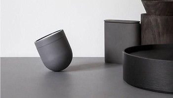 Tumbler. Tumbler membangunkan dengan cara mengerjai orang untuk meletakkannya secara terbalik untuk mematikan bunyi alarm yang berisik. Foto: Hongkiat