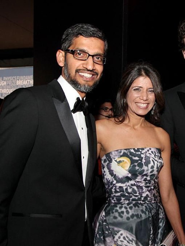 Saat Sundar kerja di Google, dia dapat tawaran menarik di berbagai tempat seperti Microsoft, Yahoo dan Twitter. Namun dia selalu mendengarkan sang istri yang berpesan agar tetap bekerja di Google. Dan benar saja keberuntungan ada di tangan Sundar kini.  Foto: dok. Getty Images