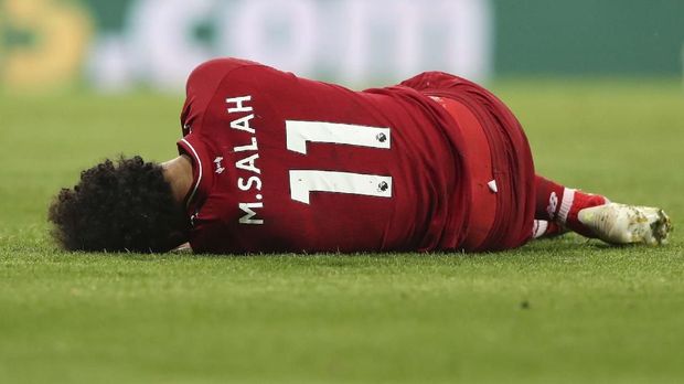 Mohamed Salah mengalami cedera kepala saat Liverpool mengalahkan Newcastle United.